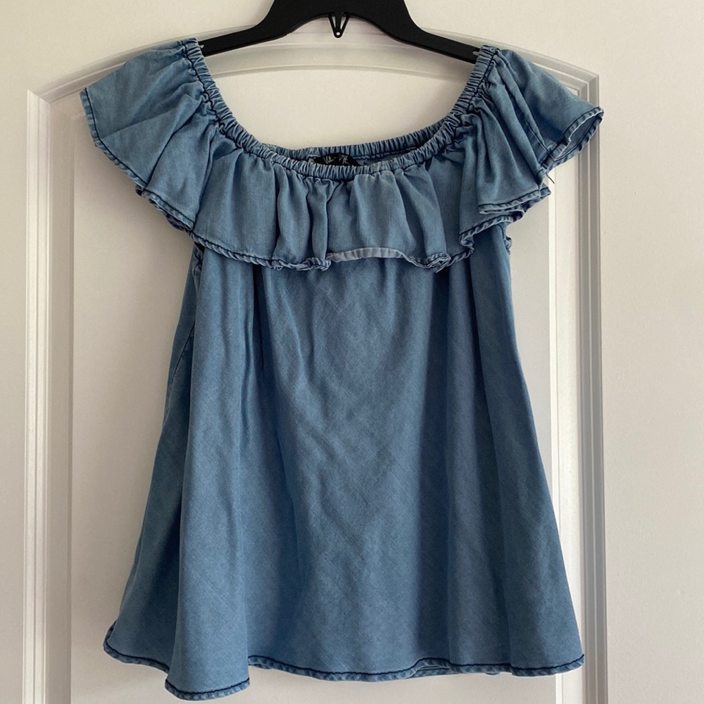 Cute ruffle top denim top size large